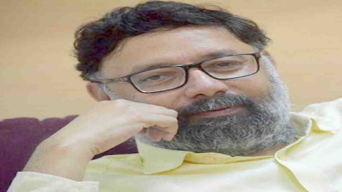 आलेख : क्या चाहिए – लोकतंत्र या इतिहास का कूड़ेदान ? – रुचिर गर्ग