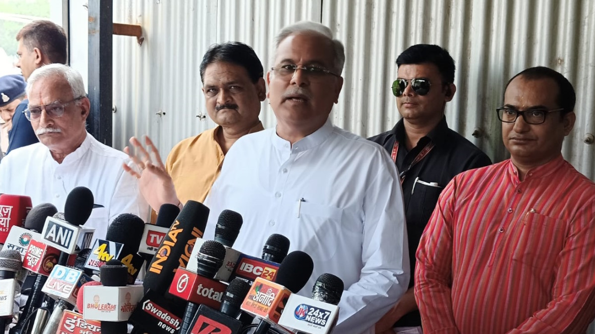 कांग्रेस के वचन पत्र पर मुख्यमंत्री भूपेश बघेल ने कहा- सत्ता में होने के बाद भी हमने की हैं तीन बड़ी घोषणाएं, भाजपा मौन क्योंकि…