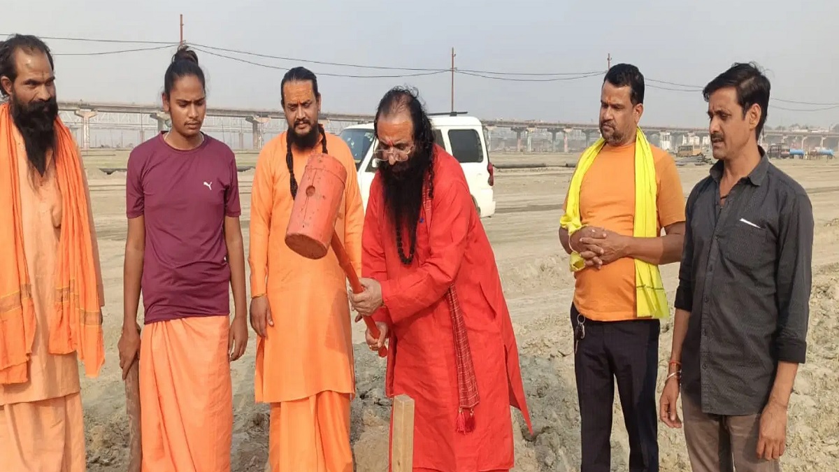 महाकुंभ 2025 : अखाड़ों के बसावट की प्रक्रिया शुरू, कुंभ क्षेत्र में बढ़ी रौनक, खूंटे गाड़ने की परंपरा पूरी