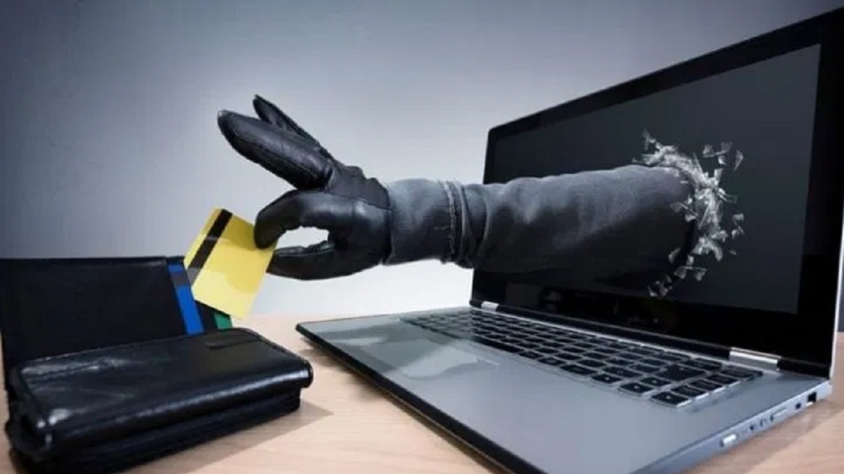 सिपाही के पास आया ऐसा मैसेज, देखकर छूट गए पसीने, जानिए आखिर ऐसा क्या हुआ