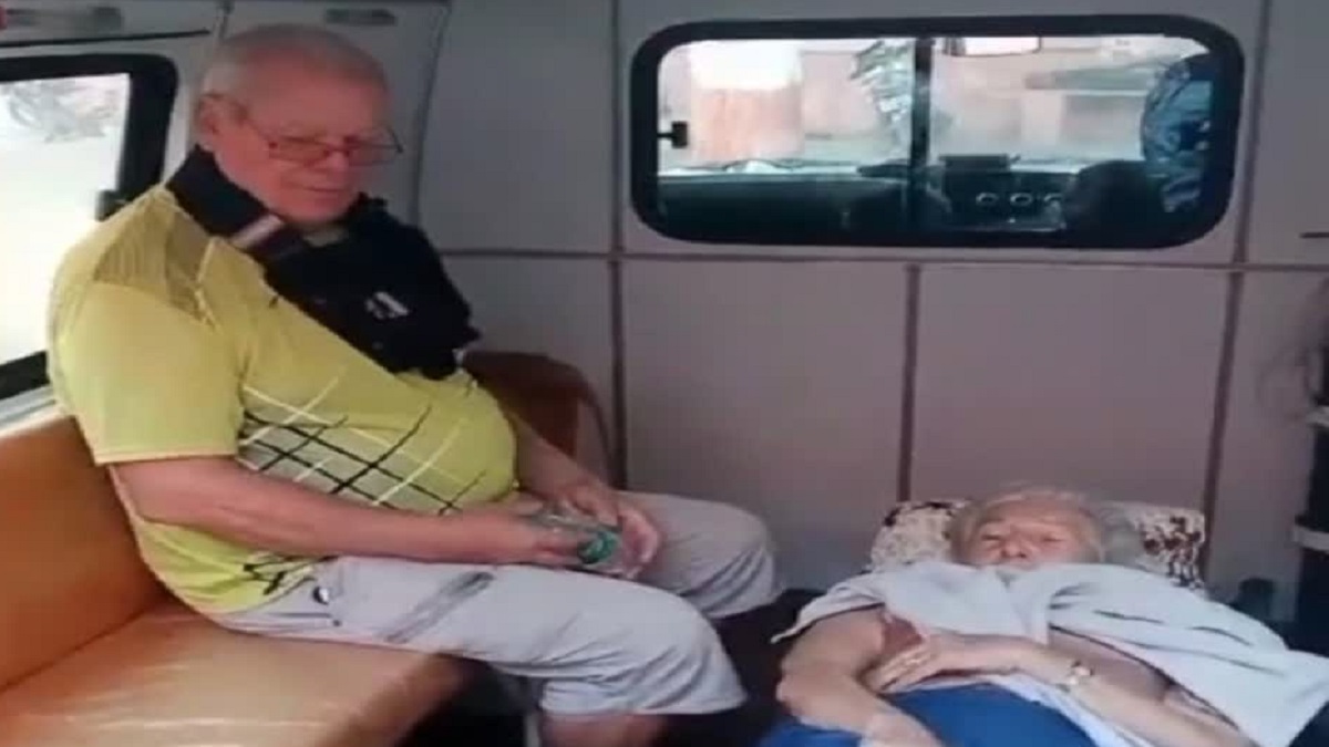 फतेहपुर सीकरी में हादसा : सीढ़ियों से गिरी विदेशी महिला पर्यटक, पैर और सिर पर लगी चोट