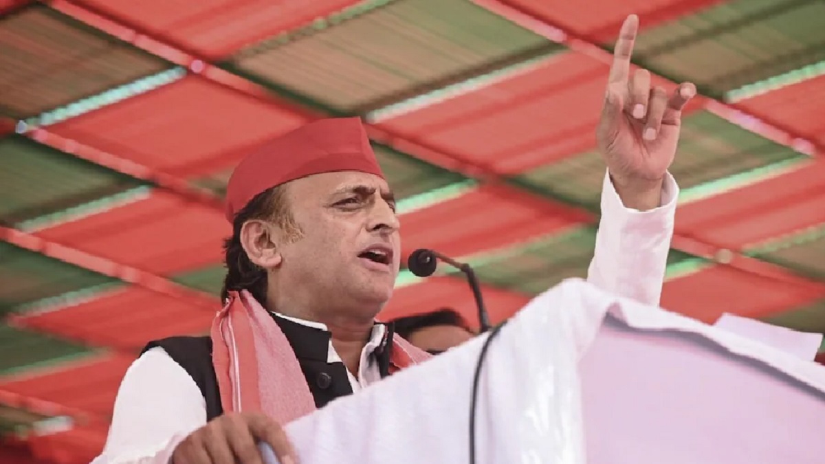 बीजेपी चुनाव को लेकर घबराई… रोड शो में गरजे अखिलेश, बोले – युवाओं को नौकरी के लिए तरसाया