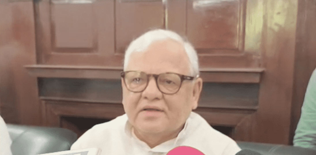 Bihar News: जदयू के पूर्व राज्यसभा सांसद डॉ. अफाक करीम ने राजद सुप्रीमो लालू प्रसाद यादव पर बोला हमला, कहा- ‘जो एक तेज प्रताप को नहीं संभाल पा रहे हैं, वे बिहार क्या संभालेंगे’