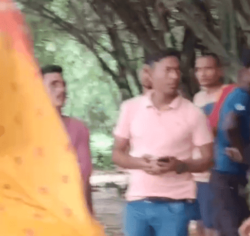 Bihar News: मोतिहारी में शराब तस्करों को पकड़ने गई पुलिस पर हमला, ग्रामीणों ने छुड़ाया तस्कर