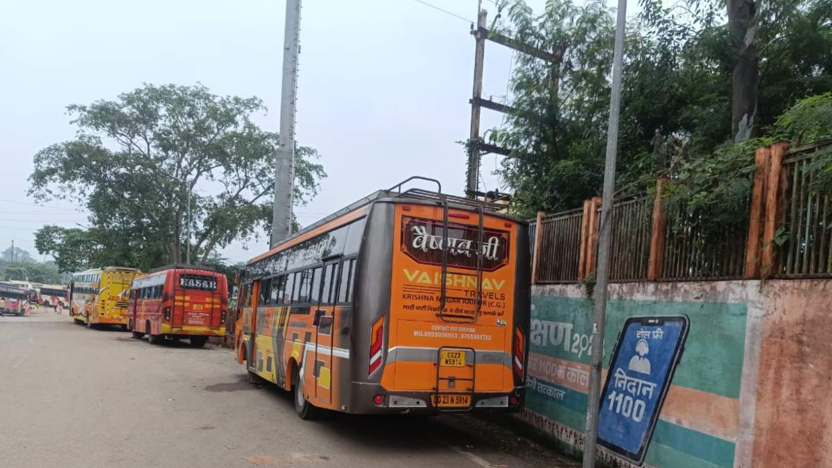 CG NEWS: ट्रैफिक नियमों का पालन नहीं करने वाले 695 बसों का कटा ई-चालान, यातायात पुलिस चला रही विशेष अभियान