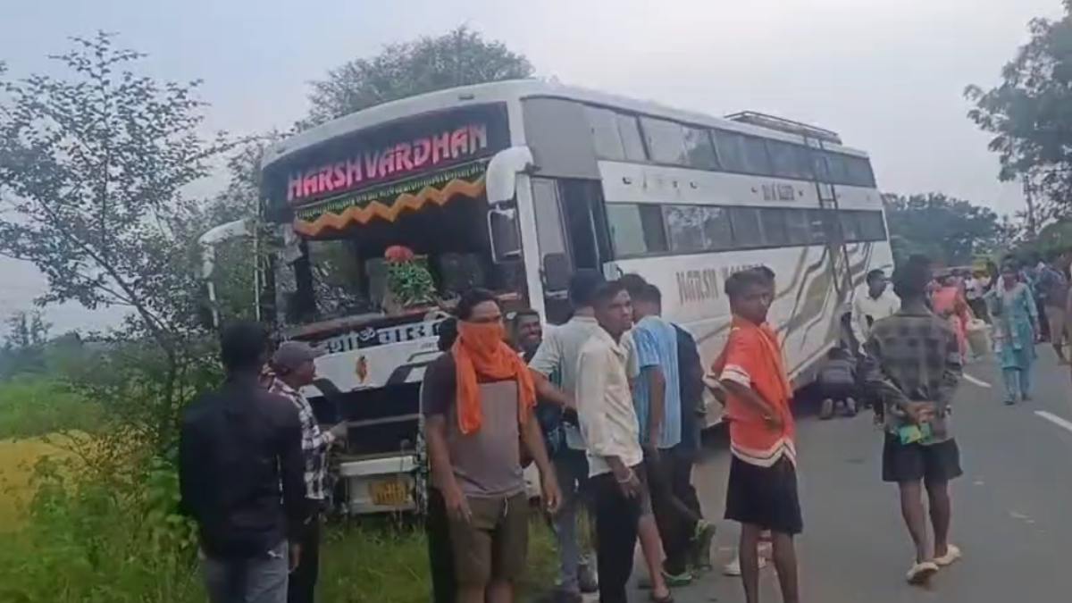 CG NEWS: तेज रफ्तार बस बाइक को मारी ठोकर, बाइक सवार की मौके पर ही मौत, एक की हालत गंभीर