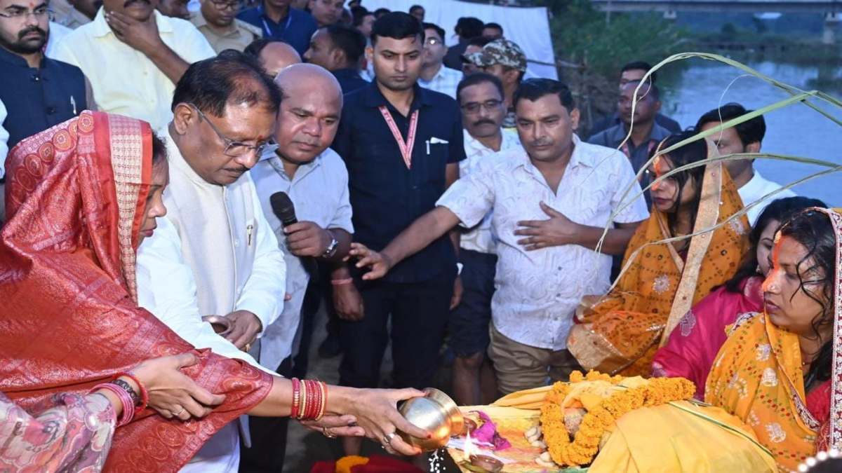 मुख्यमंत्री साय ने जशपुर में दुलदुला छठ घाट में सूर्य को दिया अर्घ्य, प्रदेश की सुख-समृद्धि और खुशहाली की कामना की, घाट-सौन्दर्यीकरण की घोषणा…