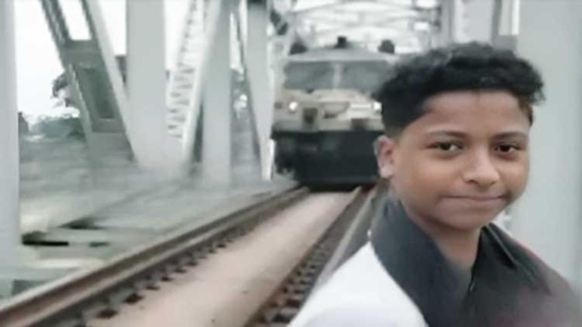 Odisha News: पुरी में रील बनाते समय ट्रेन की चपेट में आया नाबालिग, अस्पताल में हुई मौत…