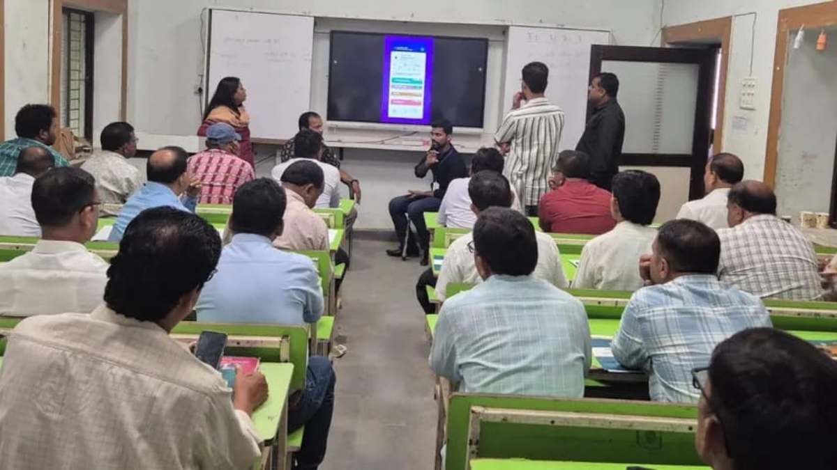 नुआपाड़ा उपचुनाव: EVM और VVPAT का रैंडमाइजेशन का दूसरा चरण पूरा, सभी 358 बूथों पर भेजी जाएंगी मशीनें