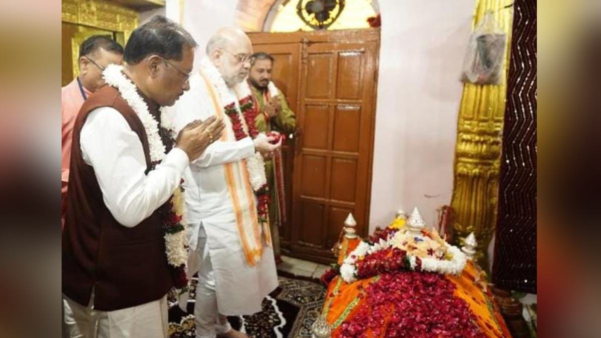 केंद्रीय गृह मंत्री अमित शाह और मुख्यमंत्री विष्णुदेव साय ने मां दंतेश्वरी की पूजा-अर्चना कर देश-प्रदेश की सुख-शांति, समृद्धि और खुशहाली का मांगा आशीर्वाद