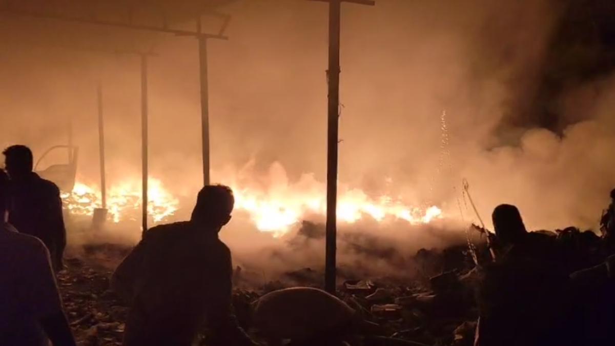 CG NEWS: मनेन्द्रगढ़ में प्लास्टिक फैक्ट्री में भीषण आग, लाखों का सामान जलकर खाक