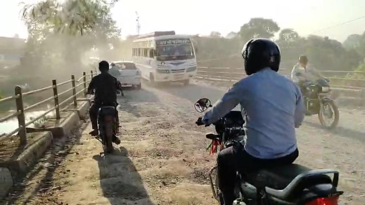 लल्लूराम डॉट कॉम का असर : आखिरकार अंग्रेजों के जमाने के जर्जर मनियारी पुल की होगी मरम्मत, 11 से 18 नवंबर तक यातायात बंद