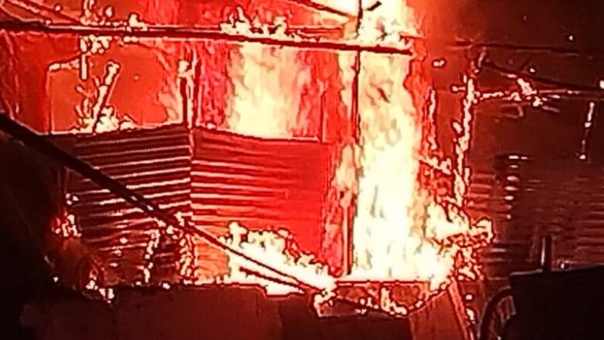 CG NEWS: फल गोदाम में लगी भीषण आग, लाखों का समान जलकर खाक…