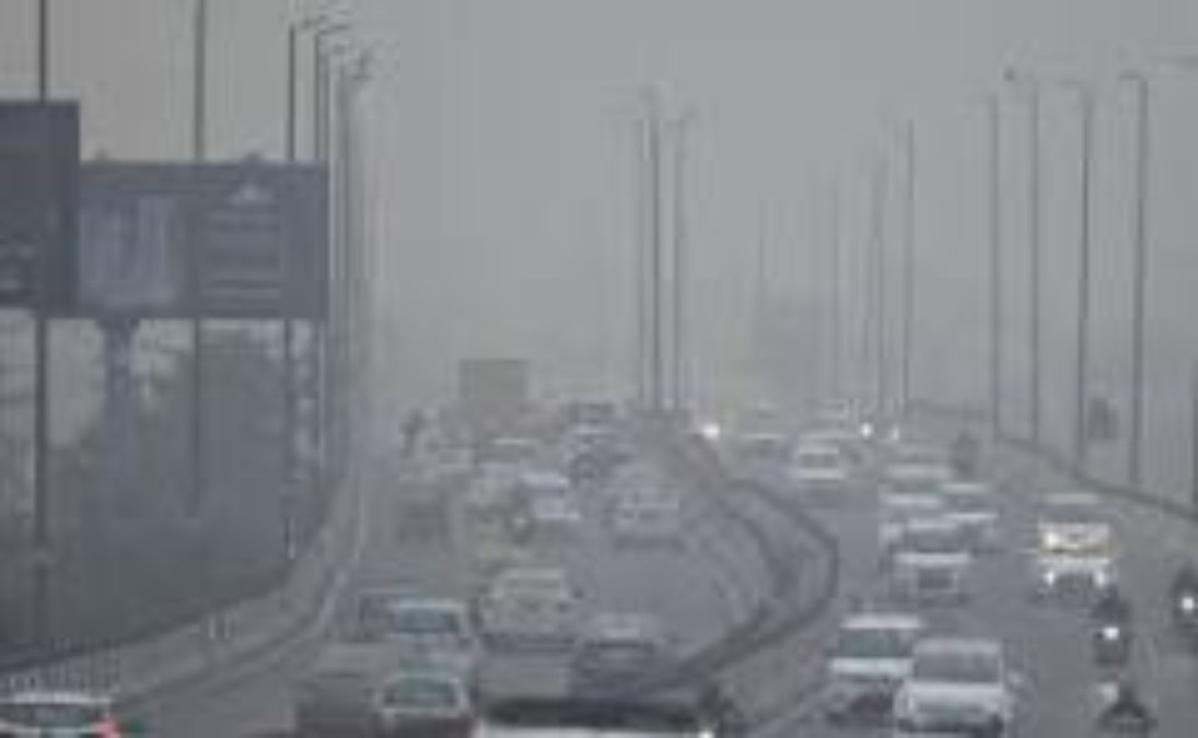 Delhi AQI Today: दिल्ली की हवा अभी भी बहुत खराब,  AQI पहुंचा 330, ठंड ने भी बढ़ाई मुश्किलें