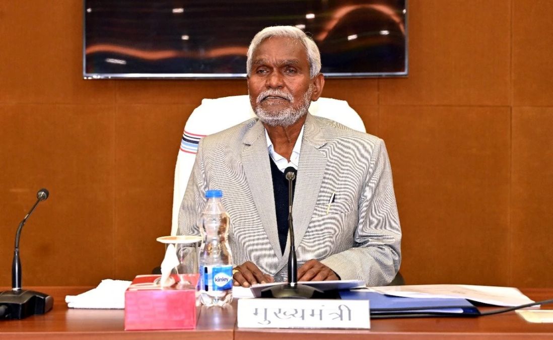 सोरेन का स्वास्थ्य मंत्री इरफान अंसारी पर बड़ा आरोप, कहा- डॉक्टरों की लिस्ट में नाम नहीं फिर भी फर्जी डॉक्टर बनकर मरीज देख रहे