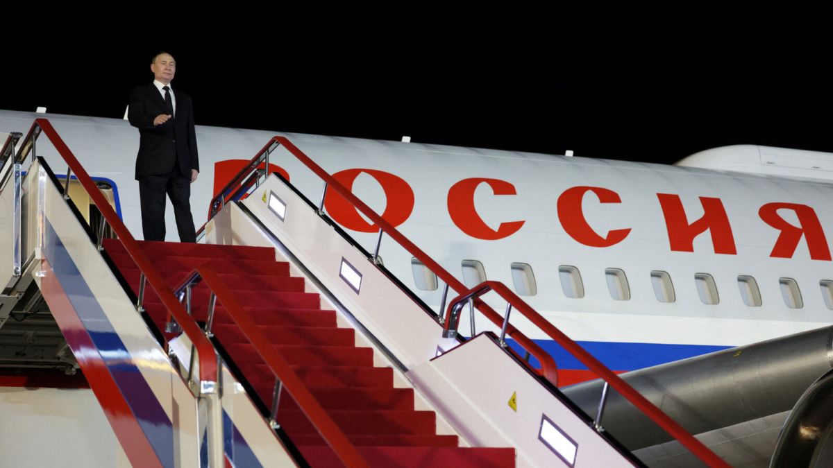 पुतिन जिस प्लेन से भारत आए .. जानिए उस पर लिखे शब्द ‘Россия’ का मतलब क्या है