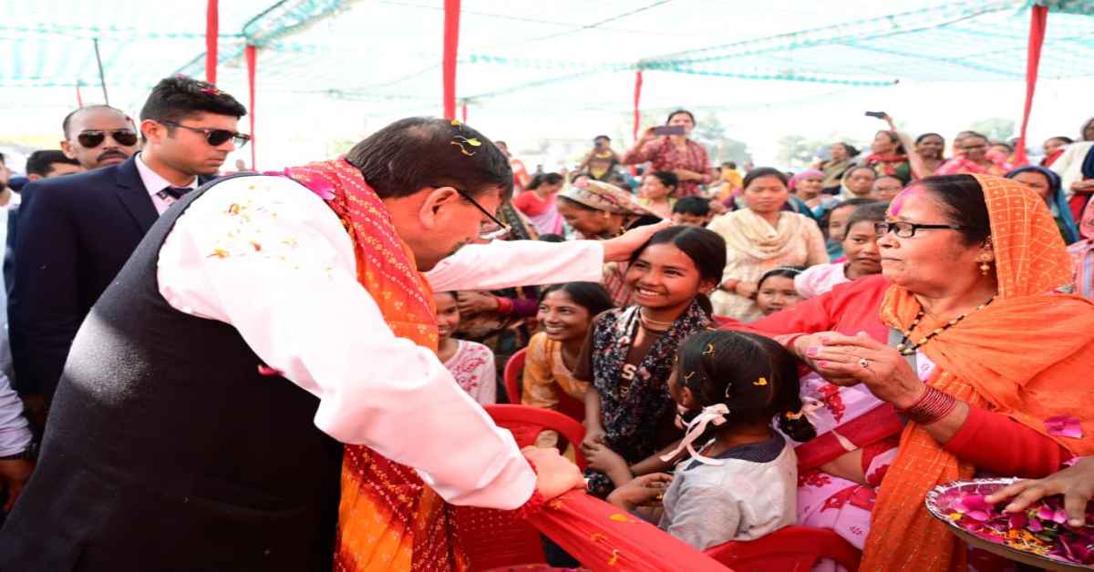 होली मिलन समारोह में शामिल हुए CM धामी, कहा- हमारी सांस्कृतिक पहचान के मूल आधार