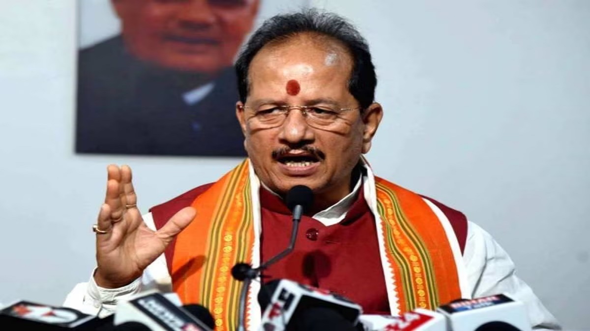 ‘किसी भ्रम में न रहे CO’, हड़ताल पर गए कर्मचारियों को विजय सिन्हा ने दी चेतावनी, बोले- मुक्ति मिलना संभव नहीं…