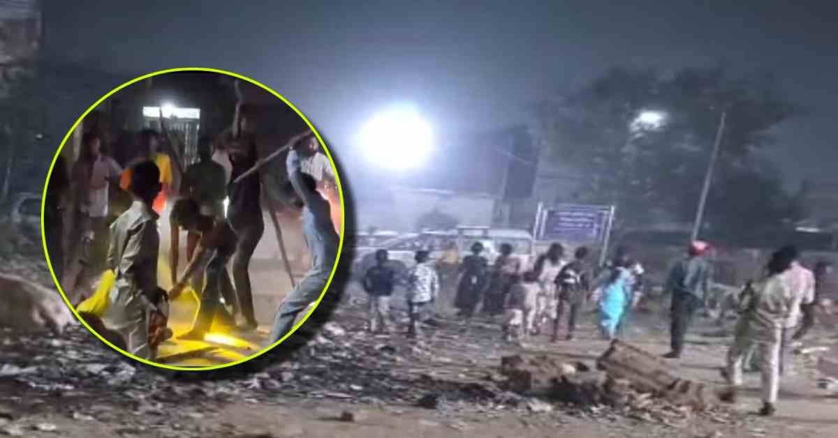 डीडीयू रेलवे सर्कुलेटिंग एरिया में नशेड़ियों का खूनी संघर्ष, आपसी विवाद में जमकर चली लाठियां, VIDEO वायरल