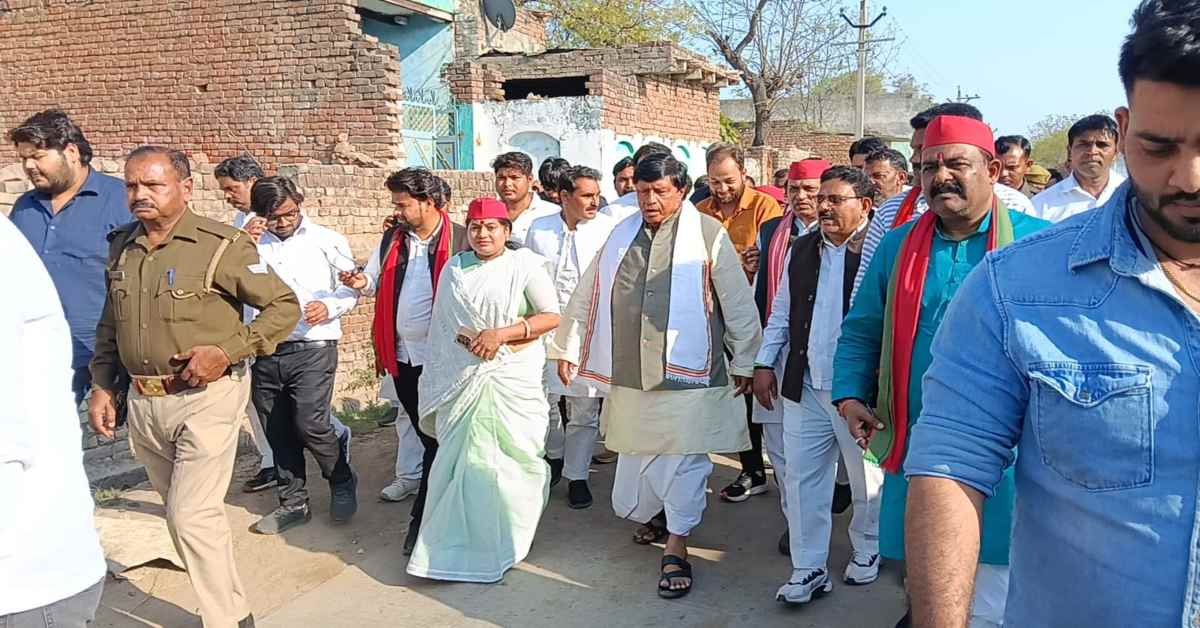 दलित परिवार की बारात पर हमला, पीड़ित से मिले सांसद रामजीलाल सुमन, कहा- शिकायत के बावजूद पुलिस ने कार्रवाई क्यों नहीं की