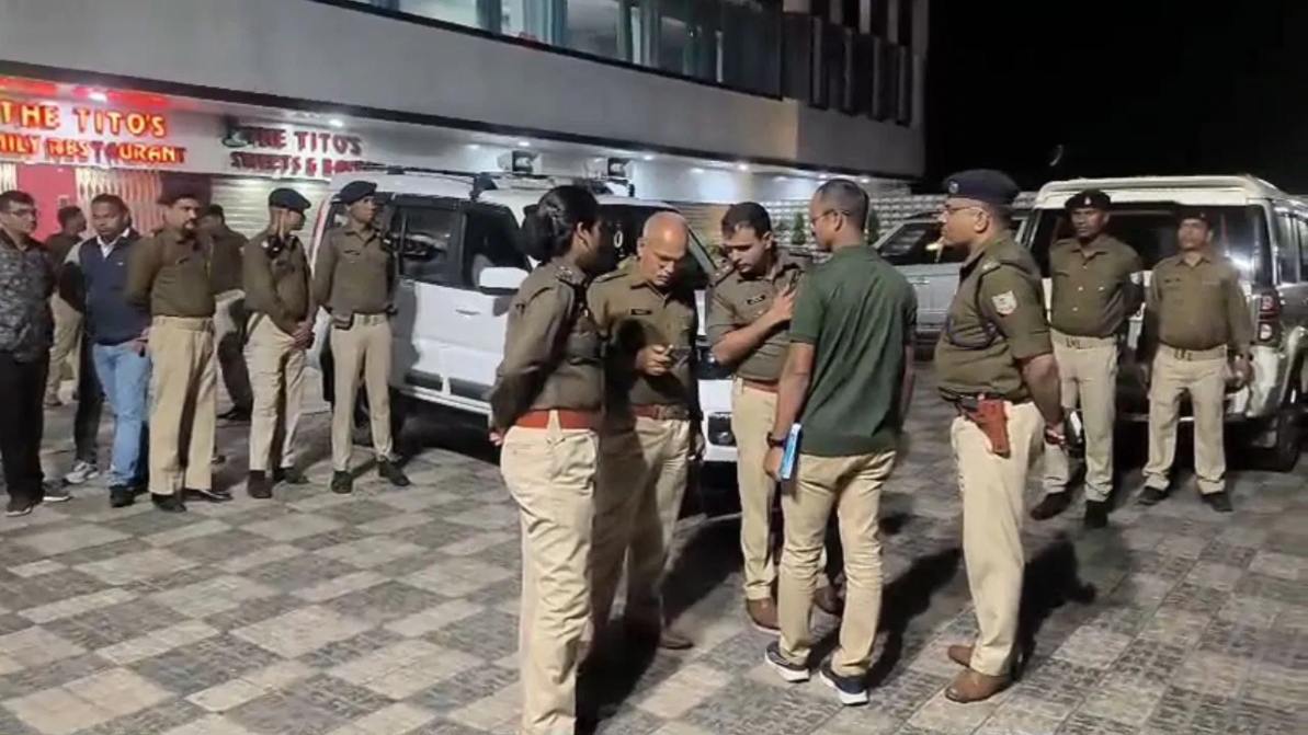 रांची में बदमाशों का तांडव, एयरपोर्ट इलाके में टीटोस फैमली रेस्टोरेंट में ताबड़तोड़ फायरिंग, वेटर की गोली मारकर हत्या