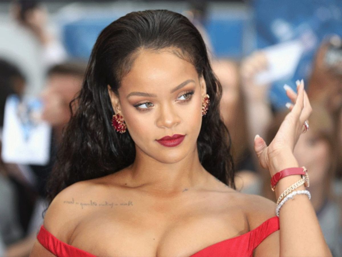 अमेरिकी पॉप स्टार रिहाना के घर पर 10 राउंड फायरिंग, बाल-बाल बची जान, शूटर के खिलाफ कानूनी कार्रवाई शुरू