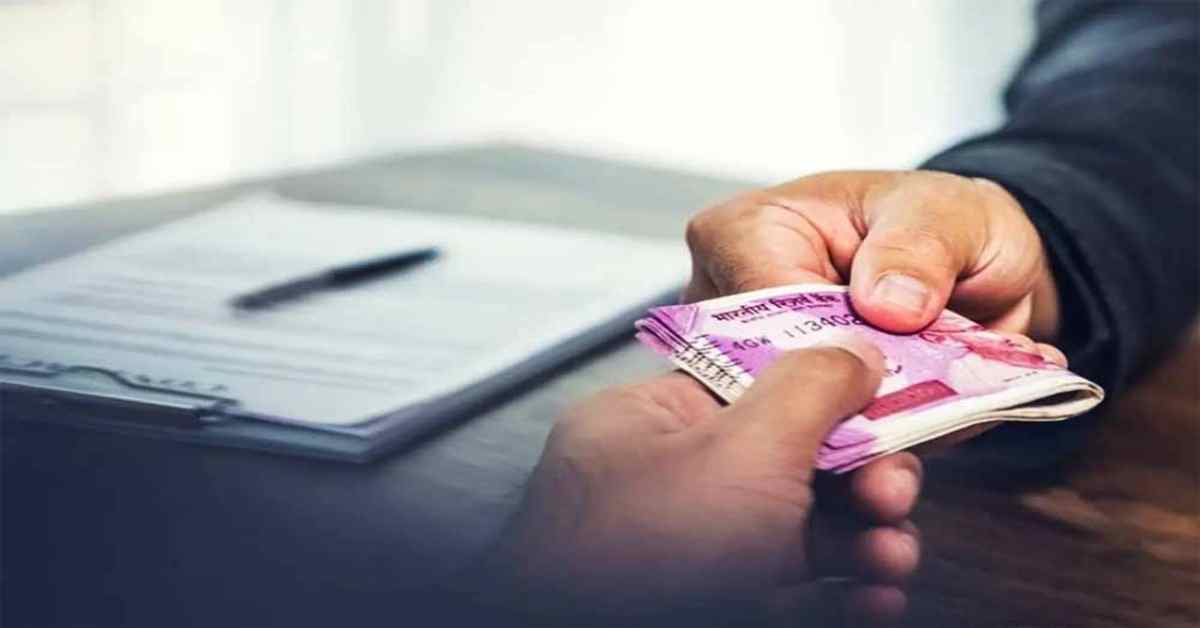 सैलरी से पेट नहीं भरता? रिश्वत लेते तहसीलदार का पेशकार गिरफ्तार, फौती दर्ज करने के नाम पर मांगे थे 25 हजार